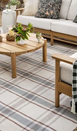 Easy-to-clean outdoor carpet