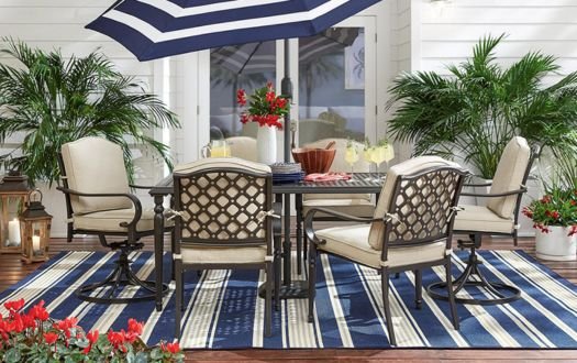 Patterned outdoor carpet